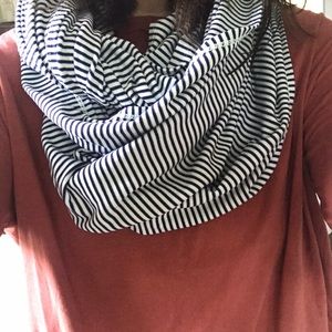 Lululemon vinassysa scarf